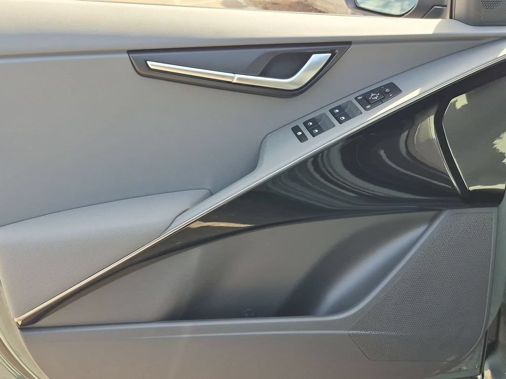 New 2026 Kia Niro EX FWD image 22