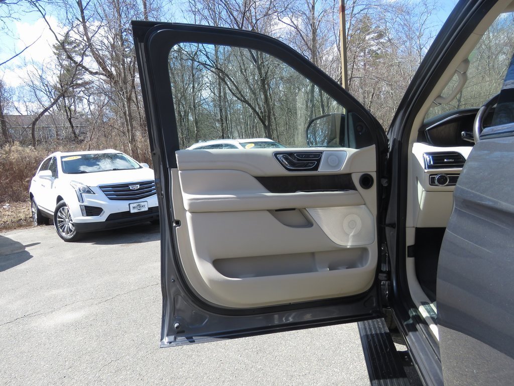 Used 2021 Lincoln Navigator Reserve w/ Luxury Package image 10