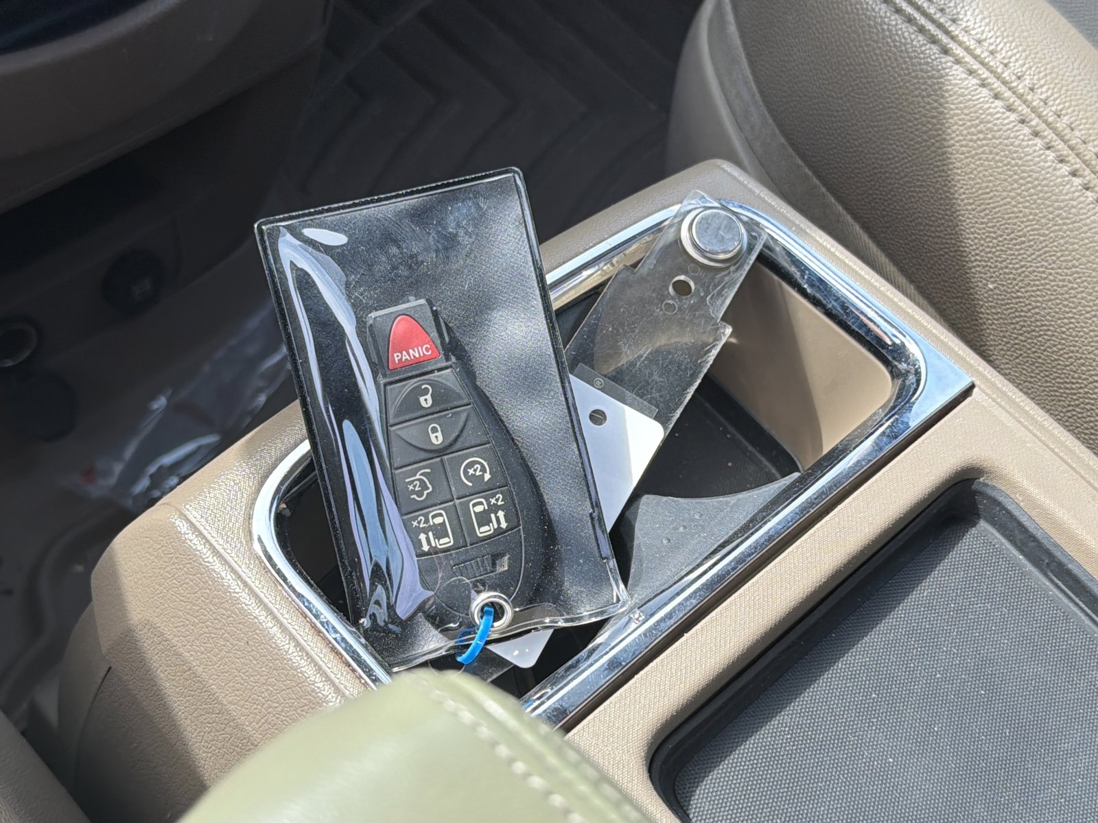 Used 2013 Chrysler Town & Country Touring-L w/ Driver Convenience Group image 5