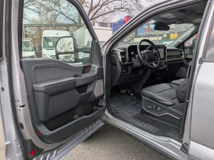 Used 2023 Ford F250 Lariat image 9