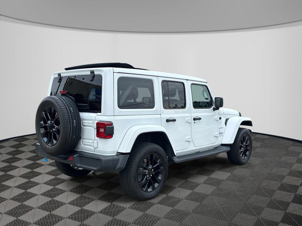 Used 2023 Jeep Wrangler Unlimited Sahara w/ Cold Weather Group AWD/4WD image 7