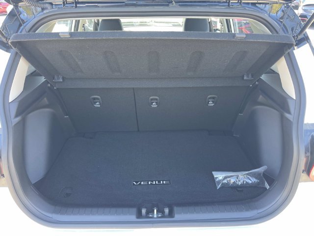 Certified 2025 Hyundai Venue Limited FWD image 12