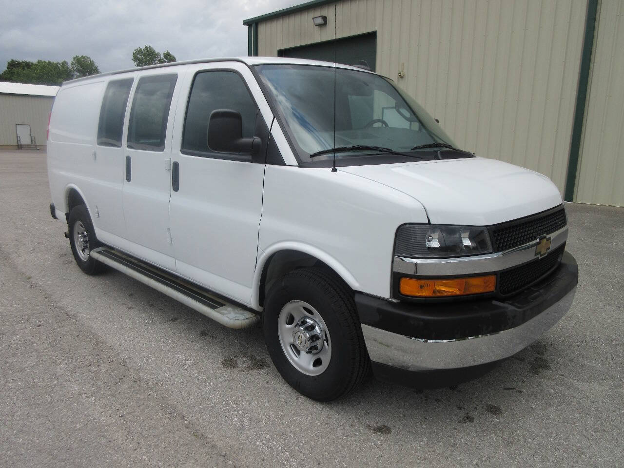 Used 2024 Chevrolet Express 2500 w/ Driver Convenience Package RWD image 8