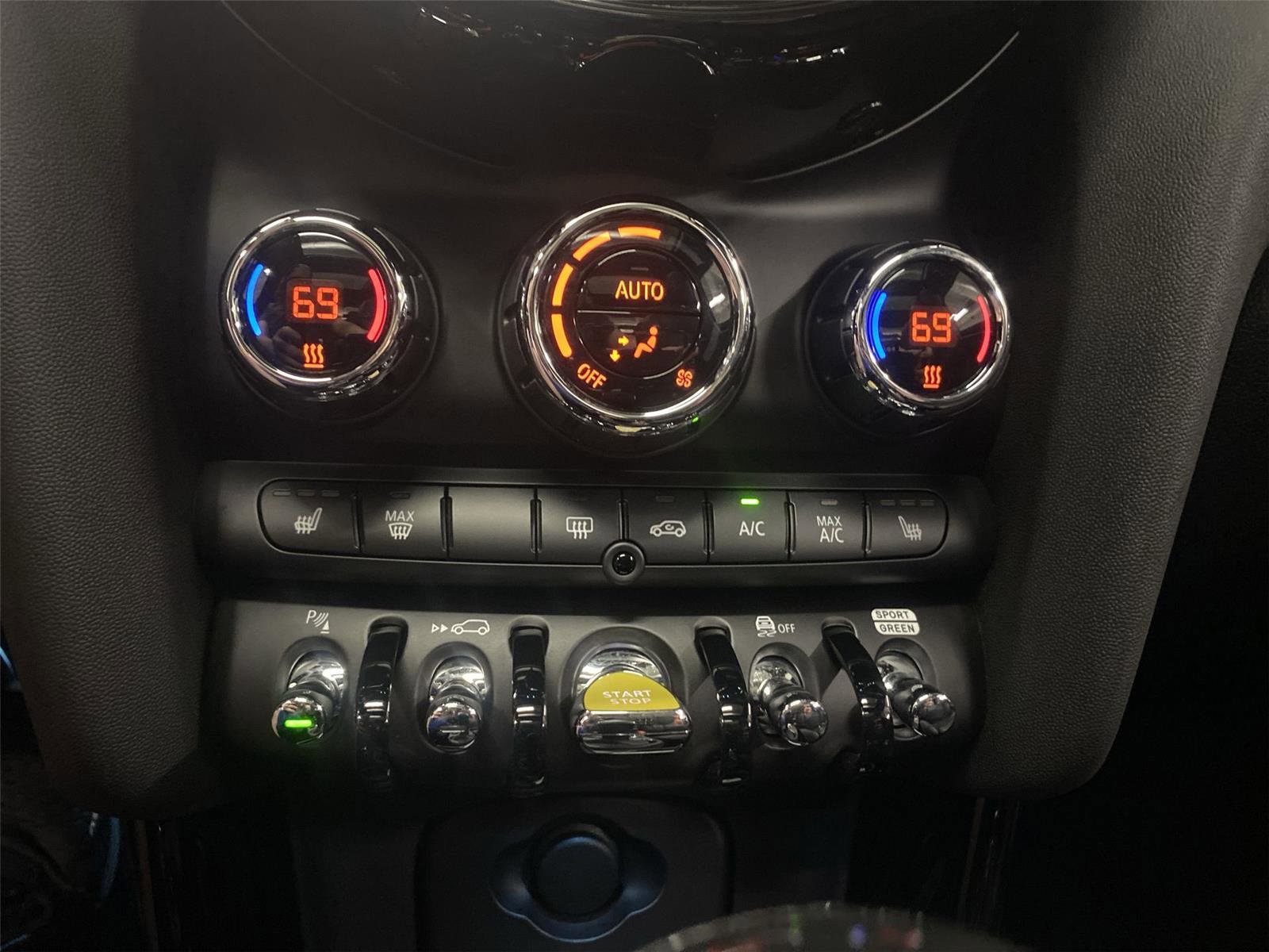 Certified 2024 MINI Cooper SE FWD image 21