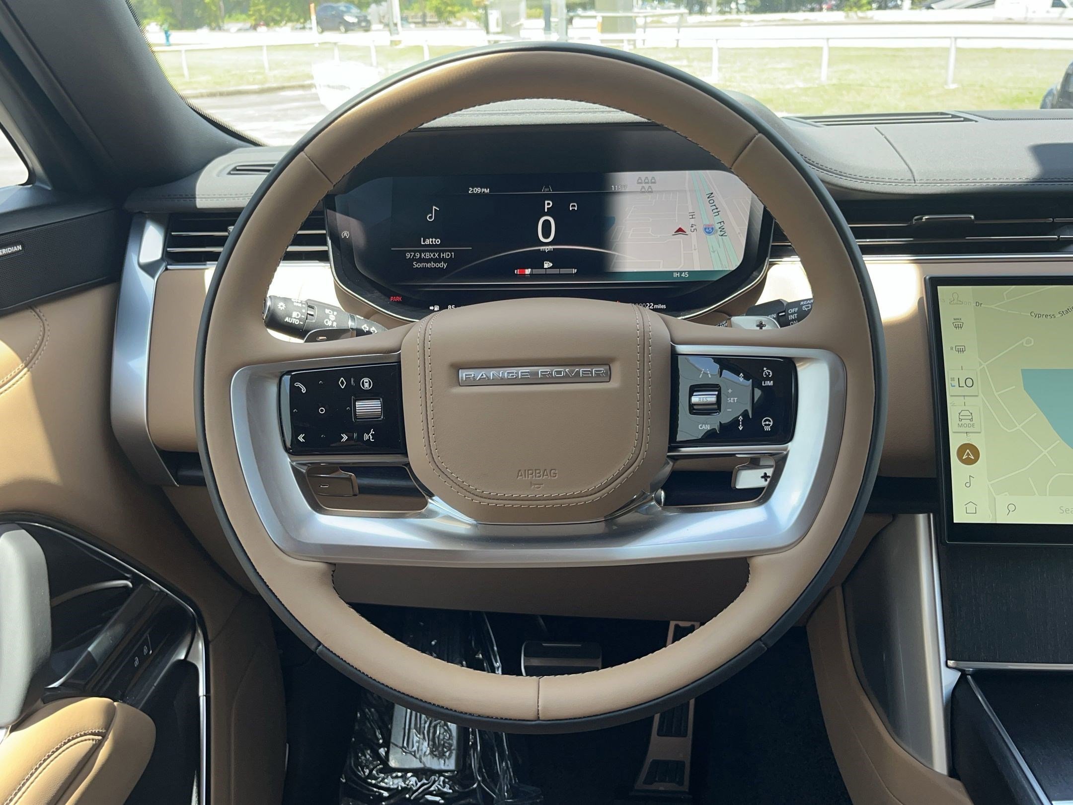 New 2025 Land Rover Range Rover Long Wheelbase SE image 15