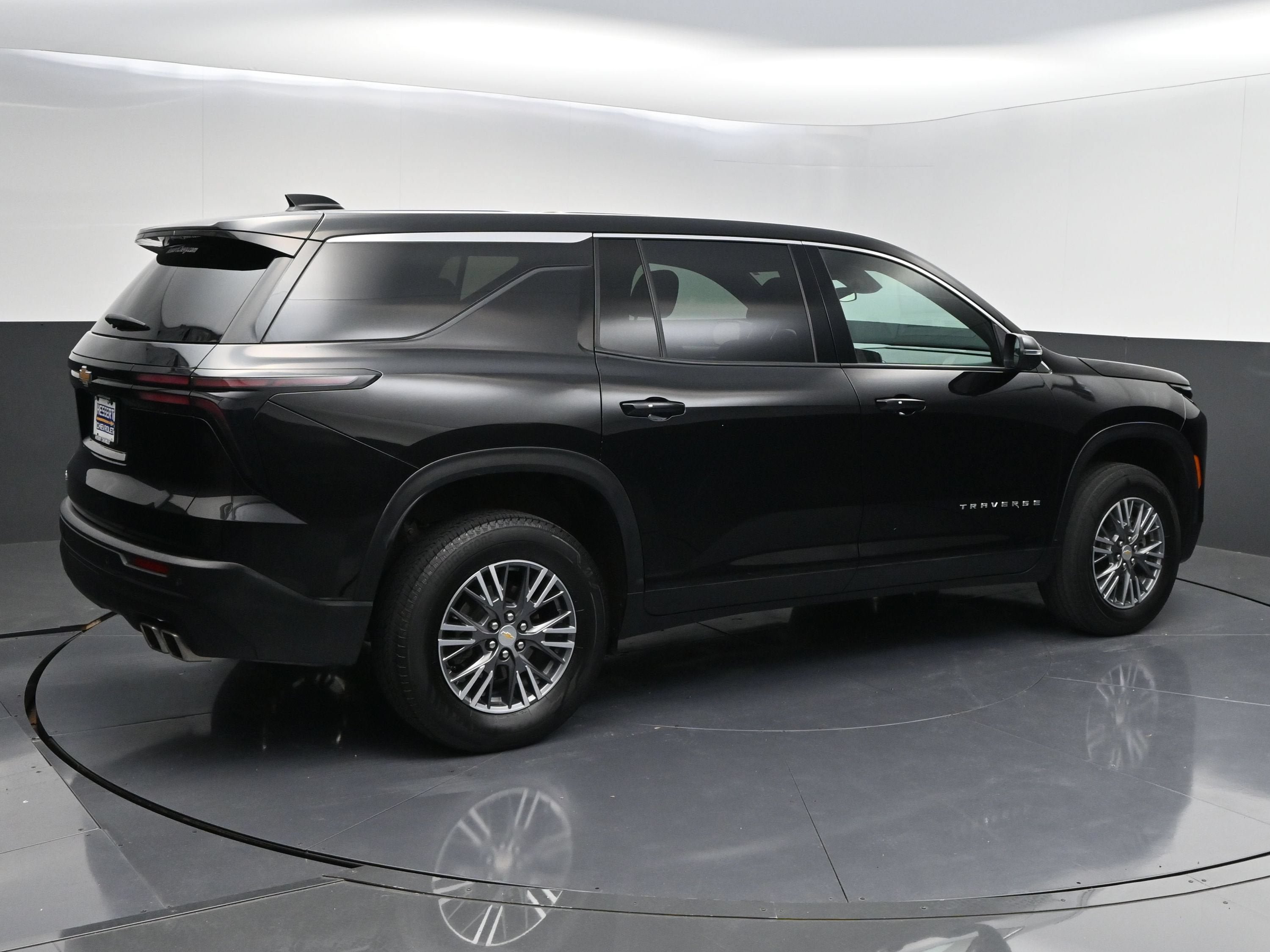 Certified 2024 Chevrolet Traverse LS FWD image 7