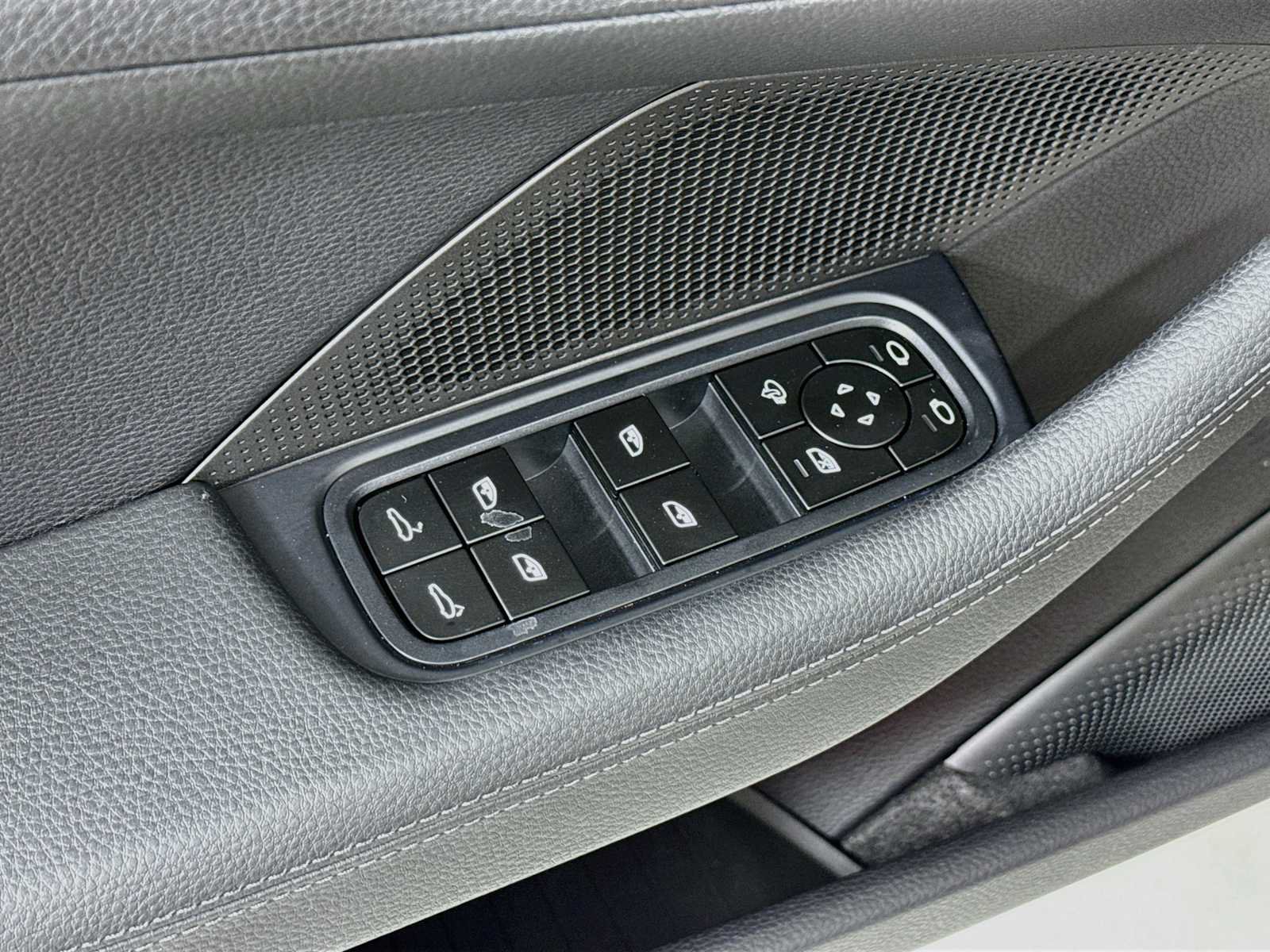 Used 2026 Porsche Panamera RWD image 11