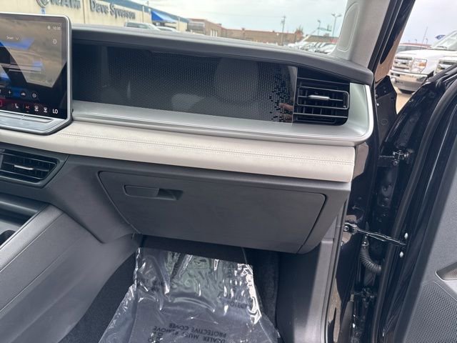 New 2025 Volkswagen Tiguan SE image 50