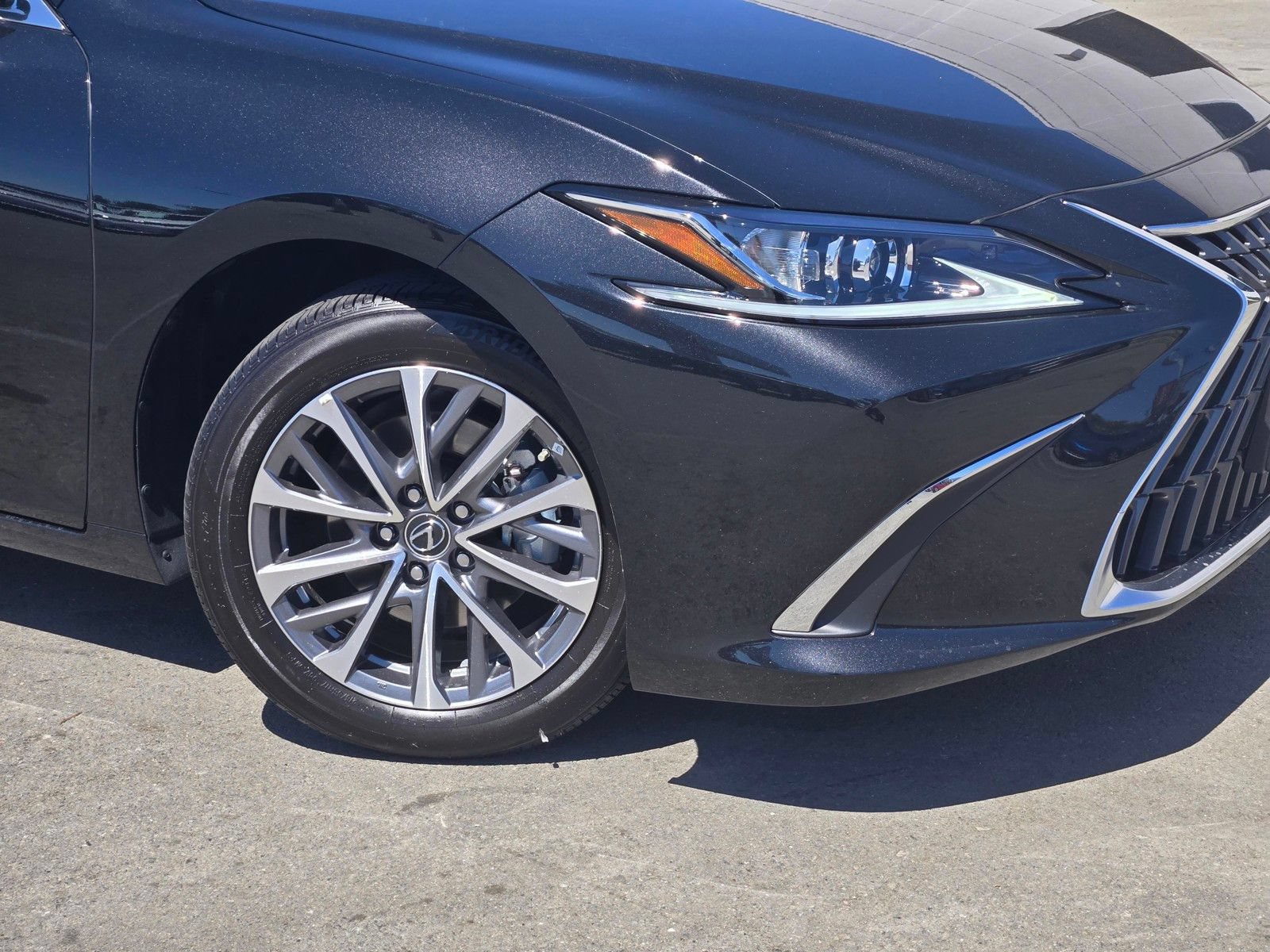 Used 2025 Lexus ES 350 FWD image 9