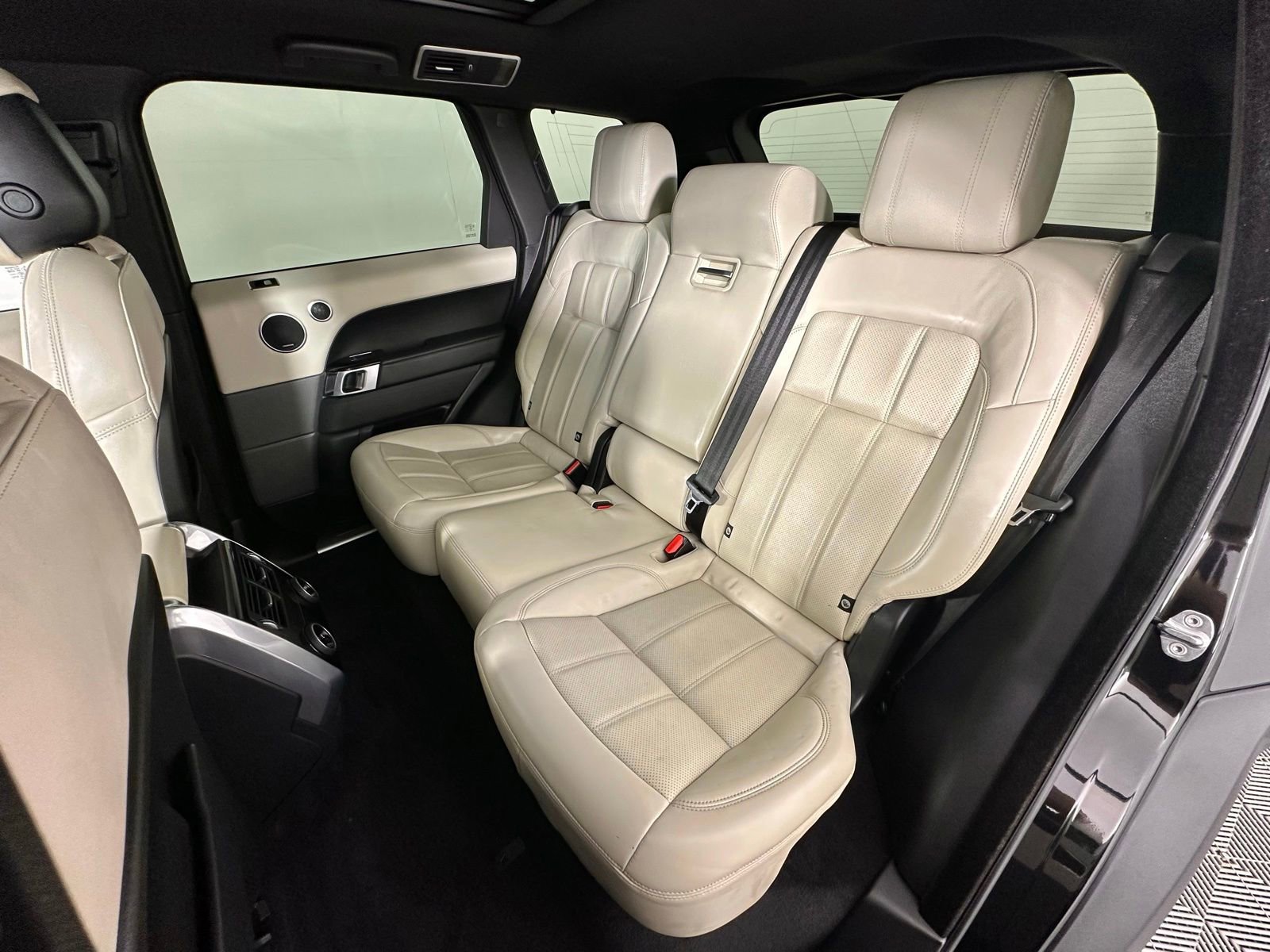 Used 2018 Land Rover Range Rover Sport HSE AWD/4WD image 27