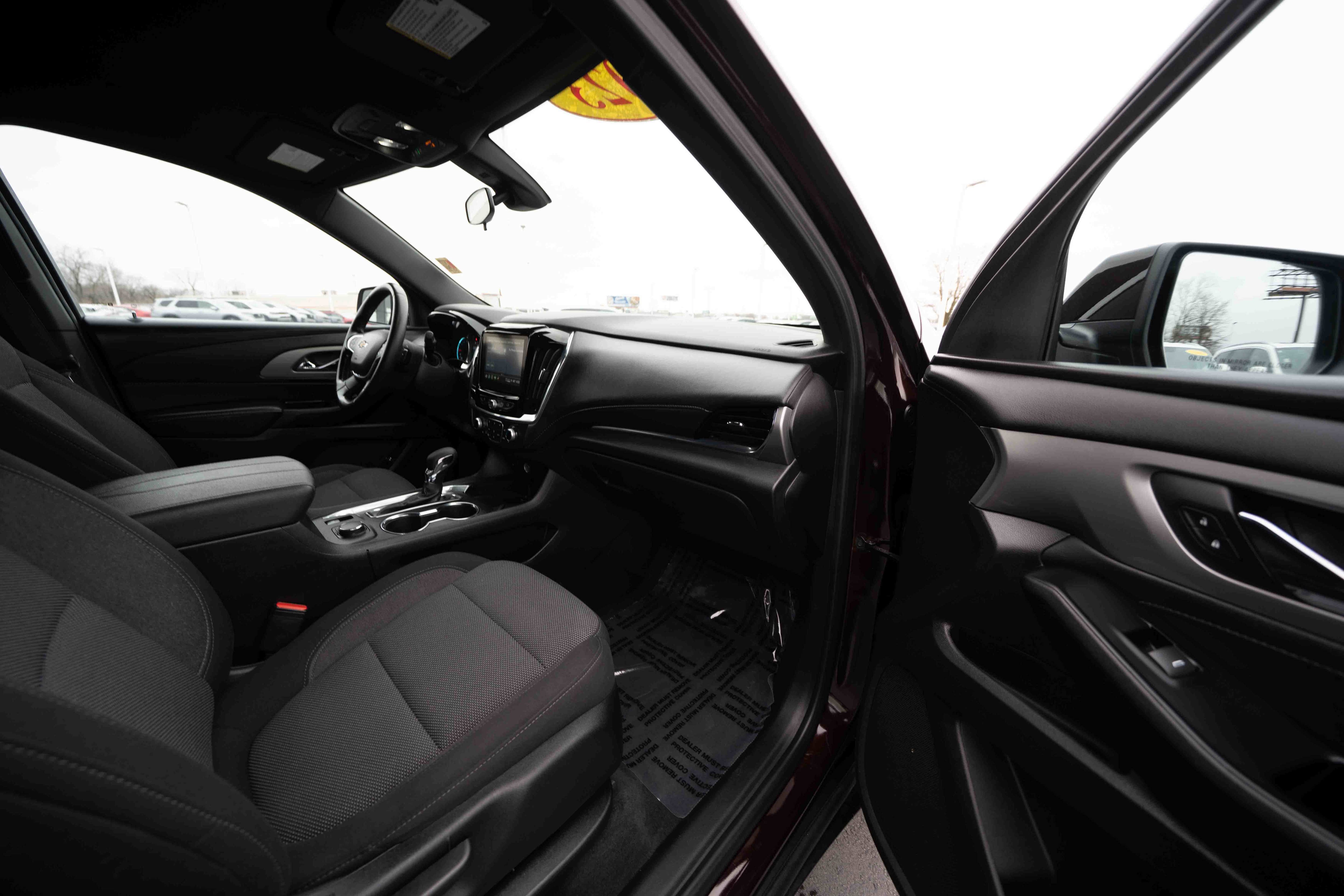 Used 2023 Chevrolet Traverse LT image 26
