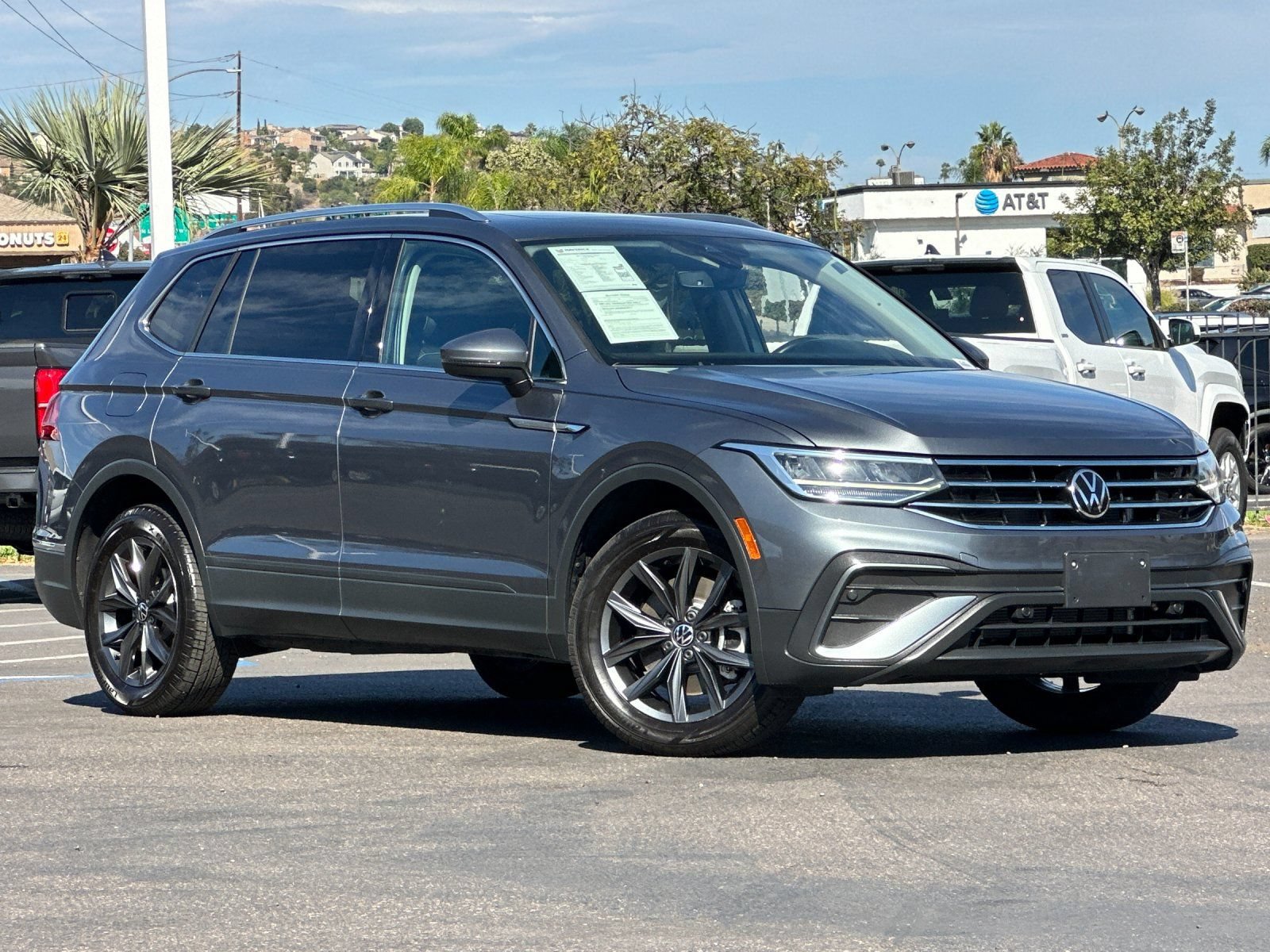 Used 2023 Volkswagen Tiguan SE FWD image 8