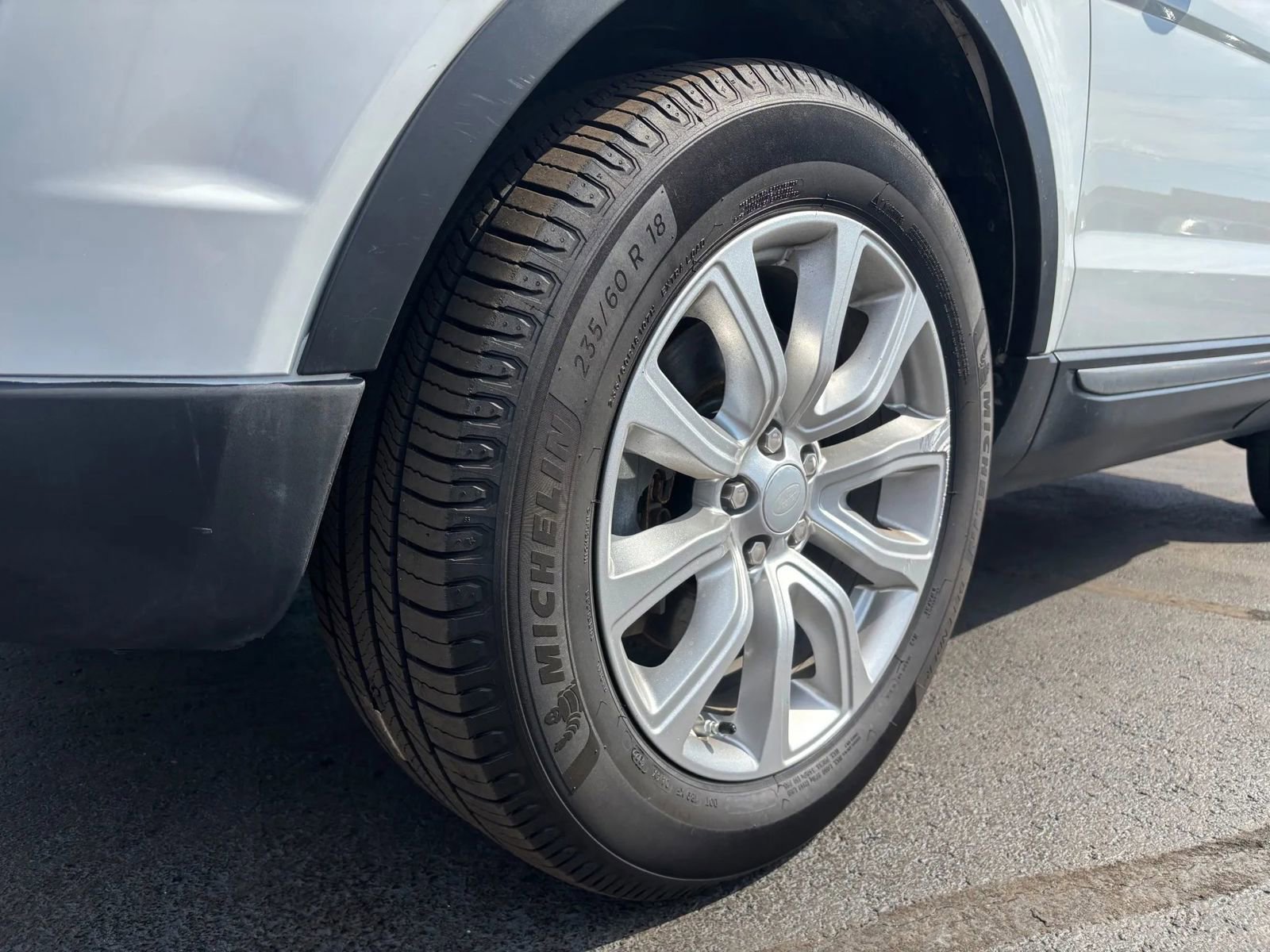 Used 2019 Land Rover Range Rover Evoque SE Premium image 18