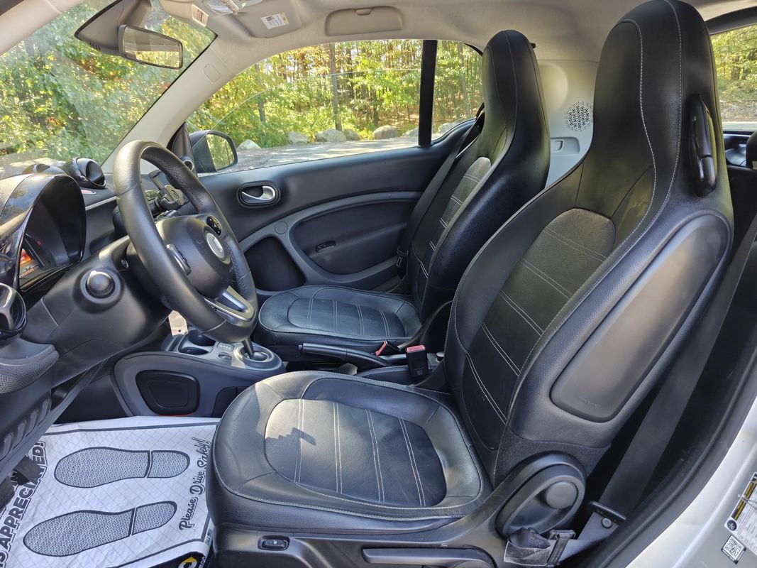 Used 2016 smart fortwo Prime RWD image 15