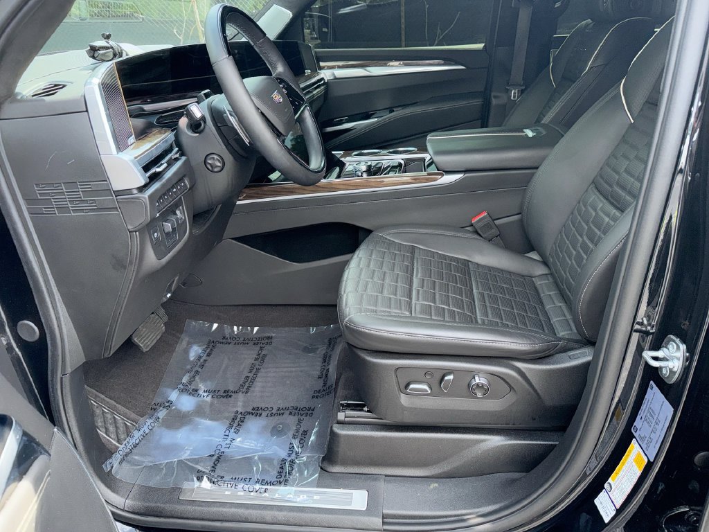 Used 2025 Cadillac Escalade ESV Sport Platinum w/ LPO, Floor Liner Package AWD/4WD image 13