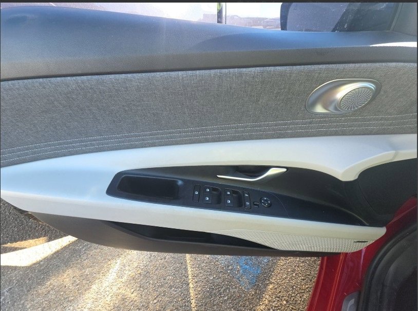 Used 2022 Hyundai Elantra Limited w/ Cargo Package image 25