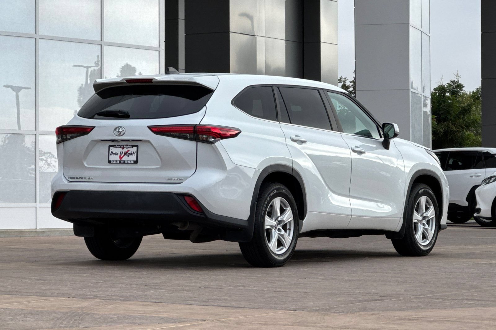 Certified 2023 Toyota Highlander LE AWD/4WD image 4