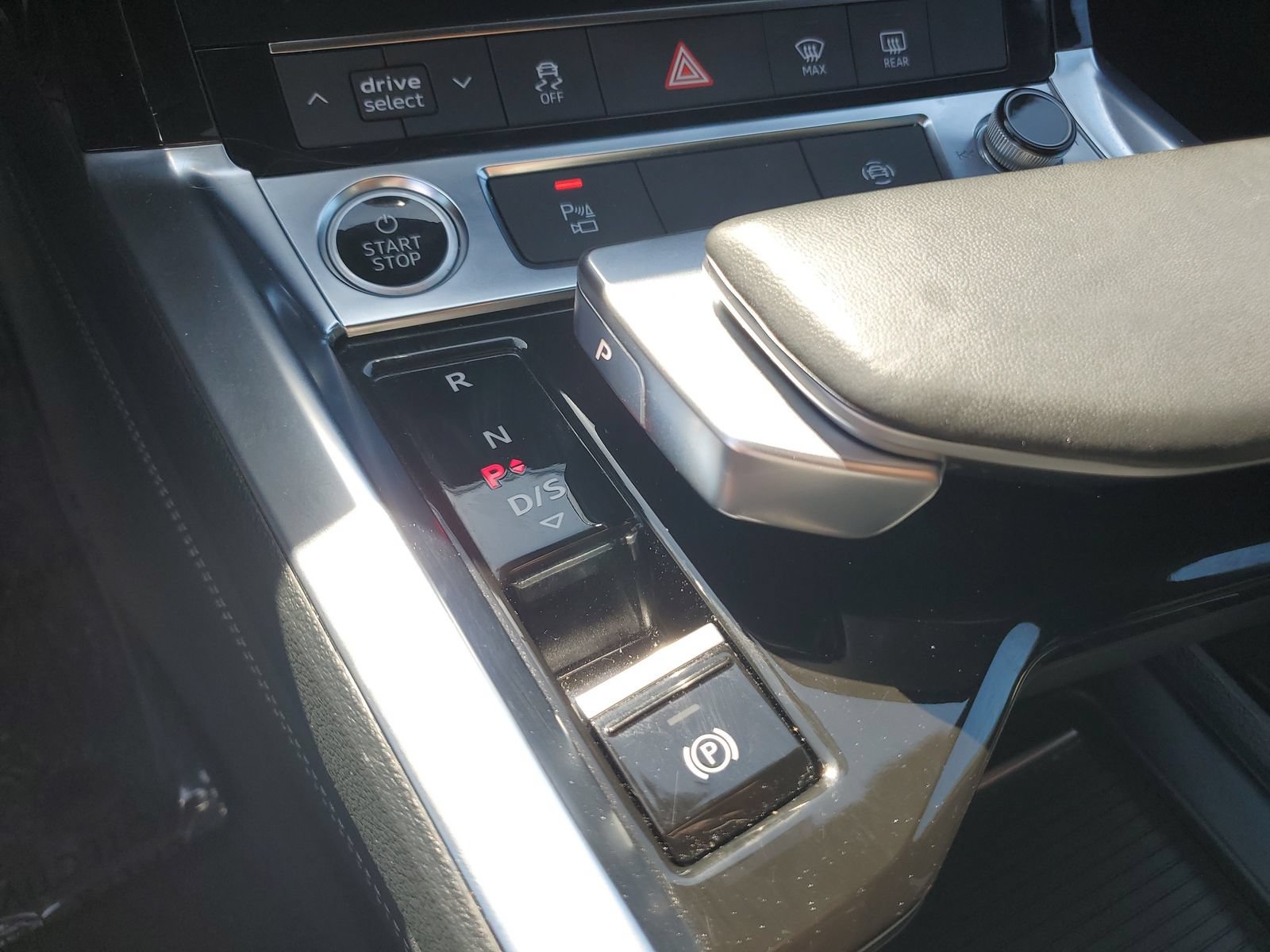 Used 2024 Audi Q8 e-tron Premium AWD/4WD image 26