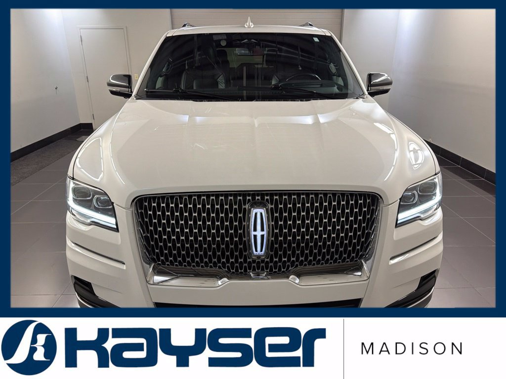 Used 2022 Lincoln Navigator Reserve w/ Equipment Group 201A AWD/4WD image 2