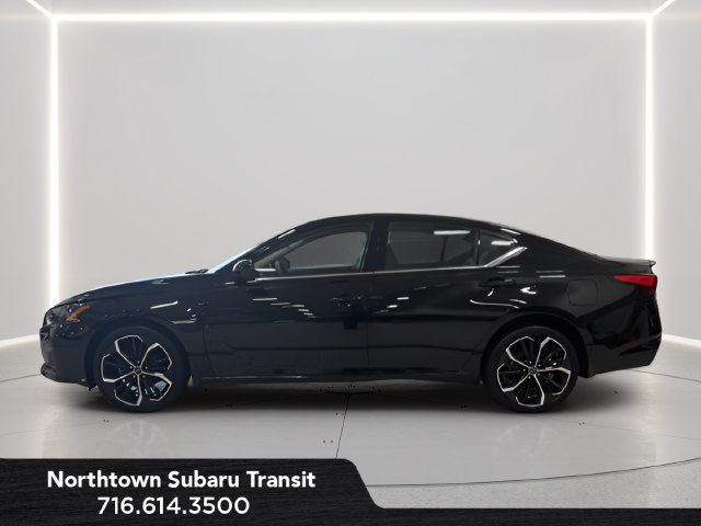 Used 2023 Nissan Altima 2.5 SR w/ SR Premium Package AWD/4WD image 2