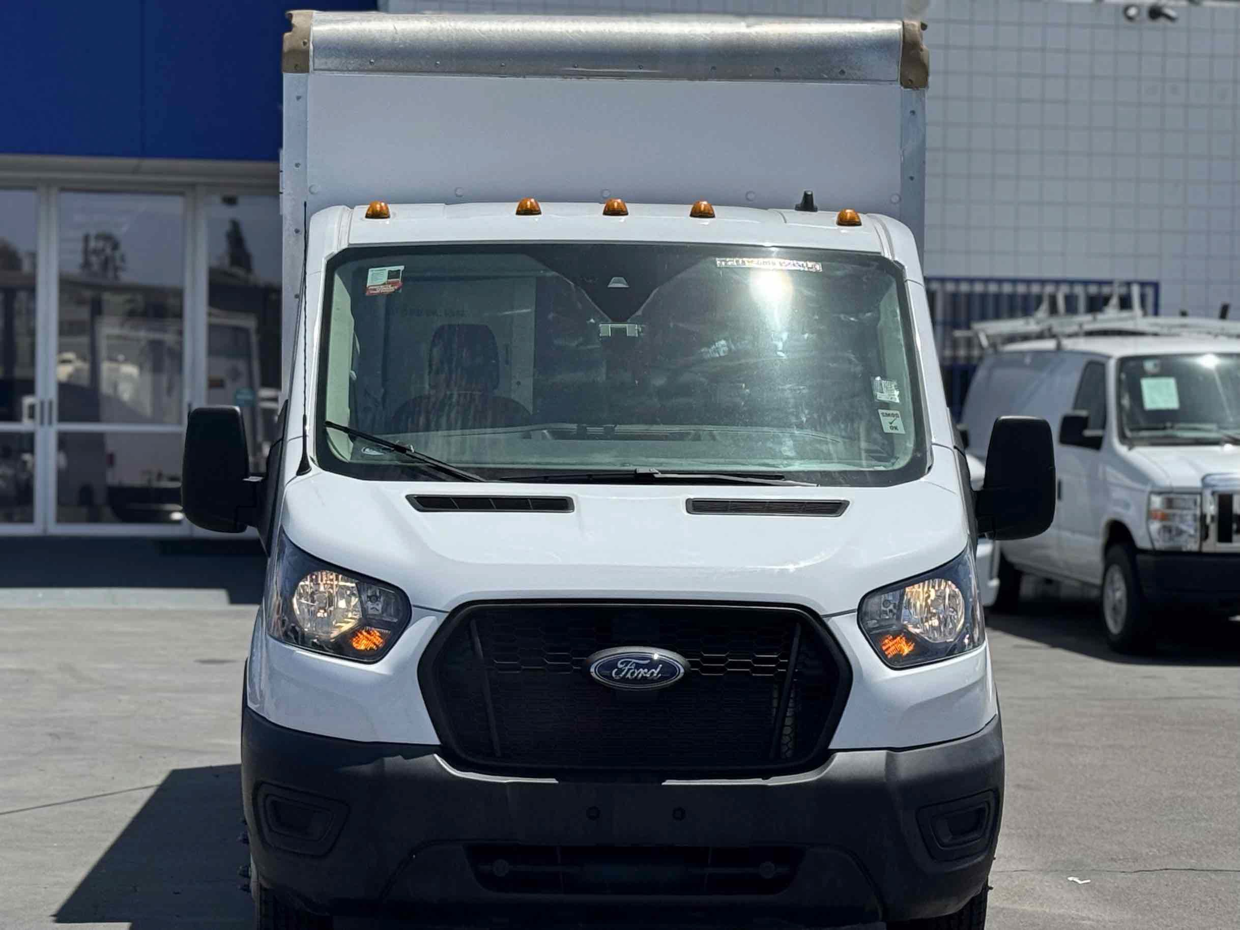 Used 2022 Ford Transit 350 DRW RWD image 9