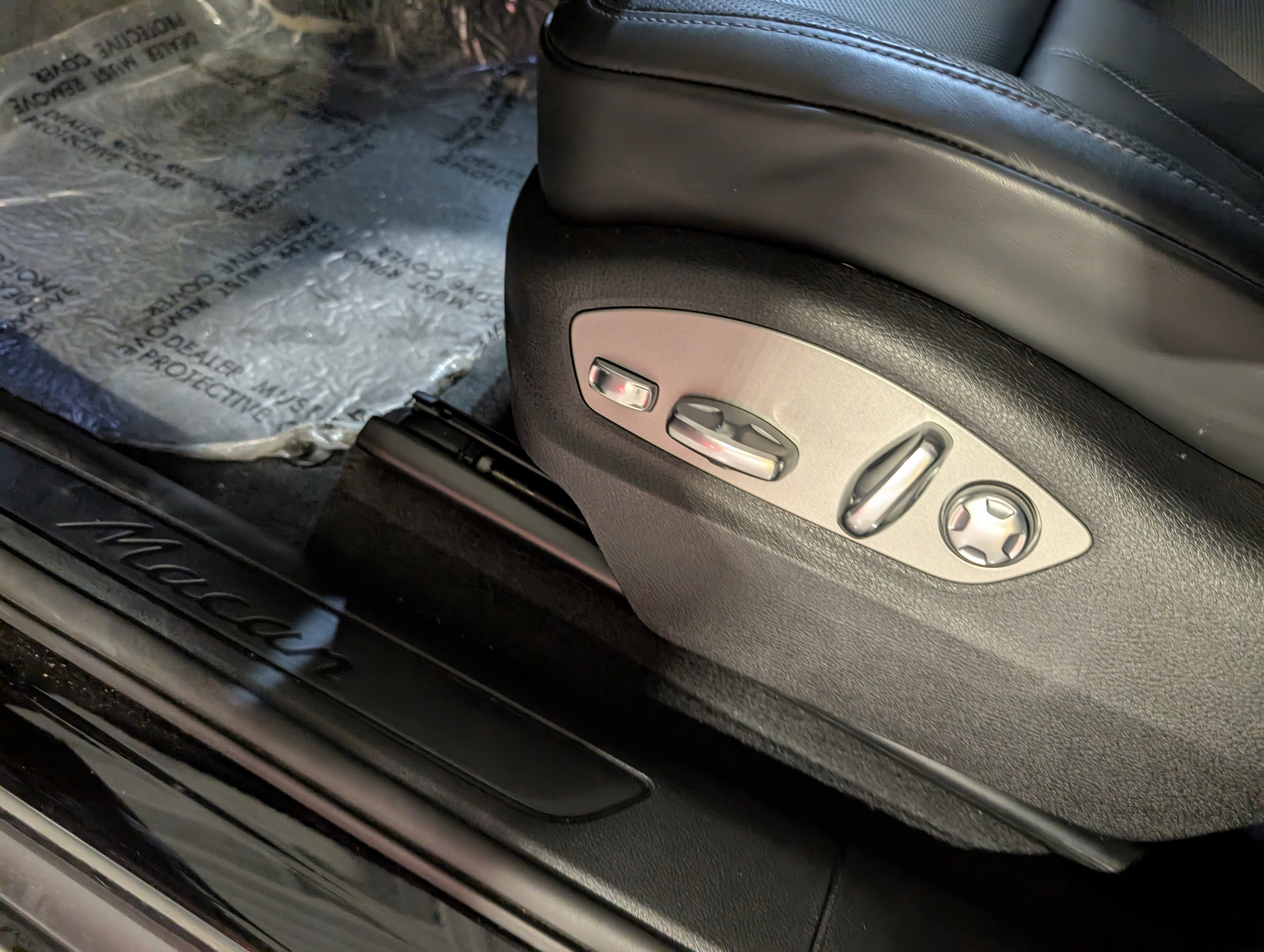 Certified 2025 Porsche Macan image 27