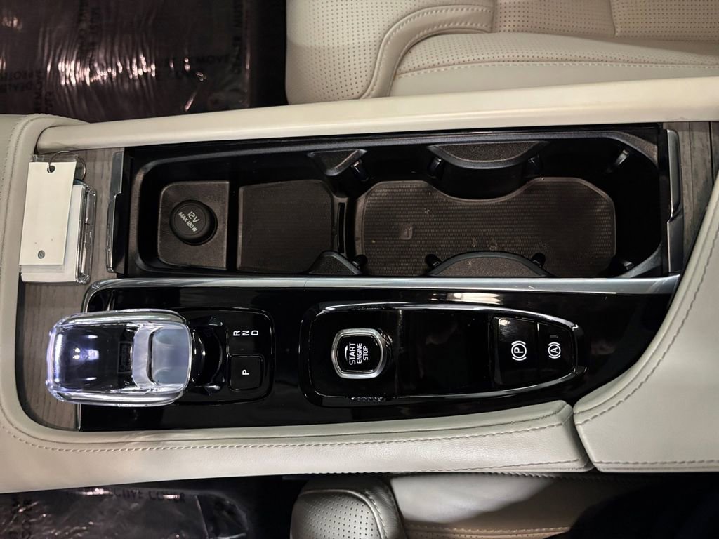 Certified 2025 Volvo S90 B6 Ultra w/ Lounge Package image 23