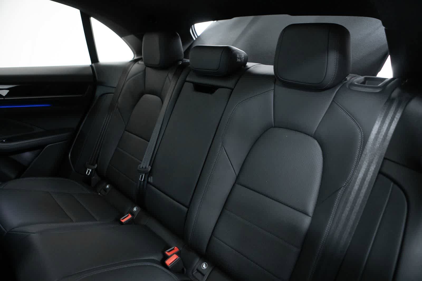New 2026 Porsche Macan Electric RWD image 37