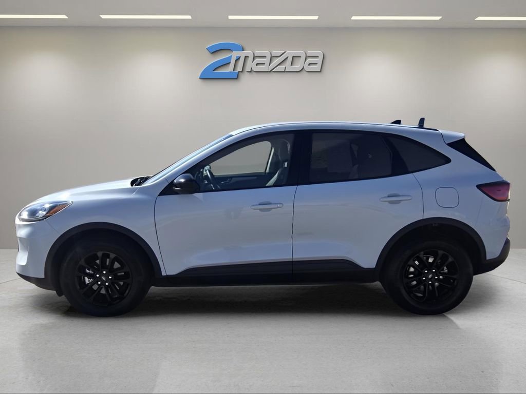 Used 2020 Ford Escape SE Sport image 2