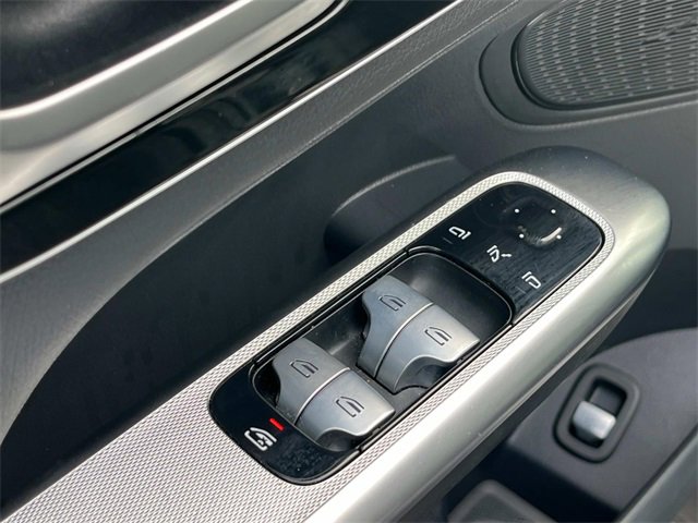 Used 2024 Mercedes-Benz GLC 300 image 29