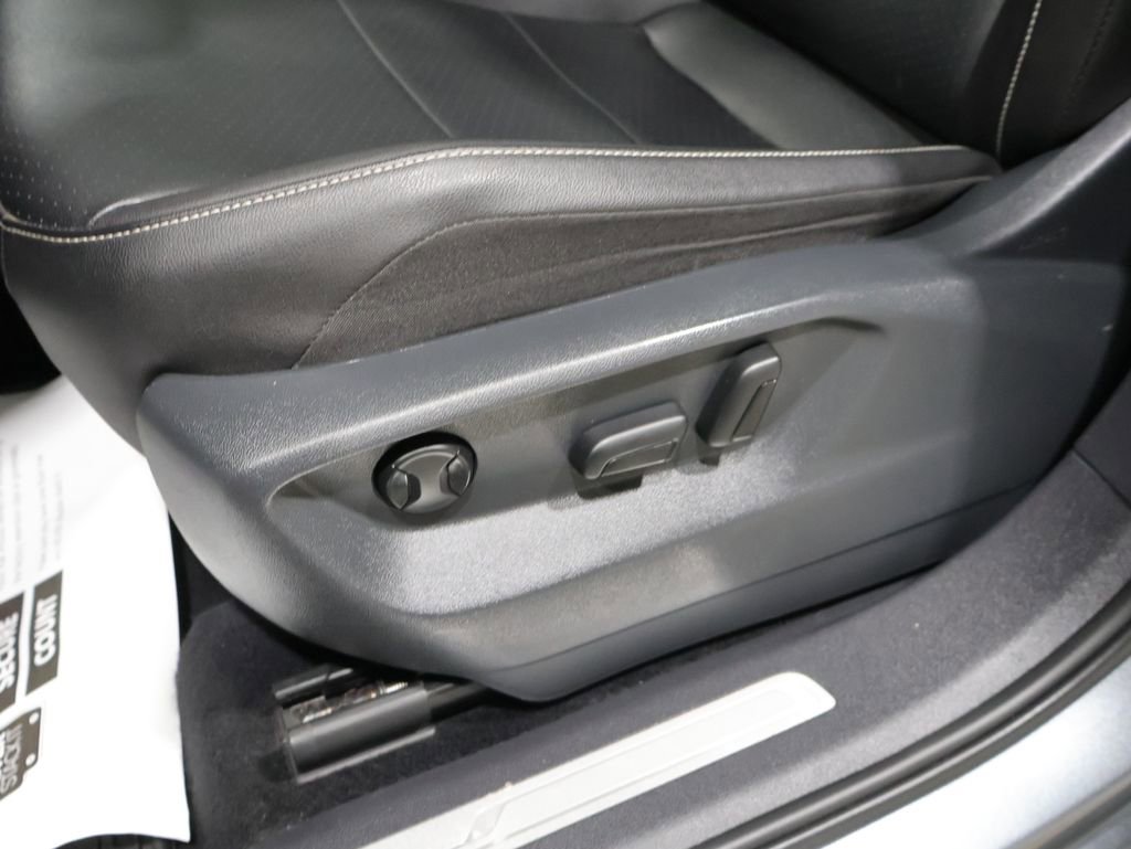 Used 2021 Volkswagen Tiguan SE R-Line image 13