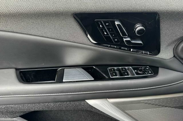 New 2026 Cadillac Optiq Luxury 1 image 11