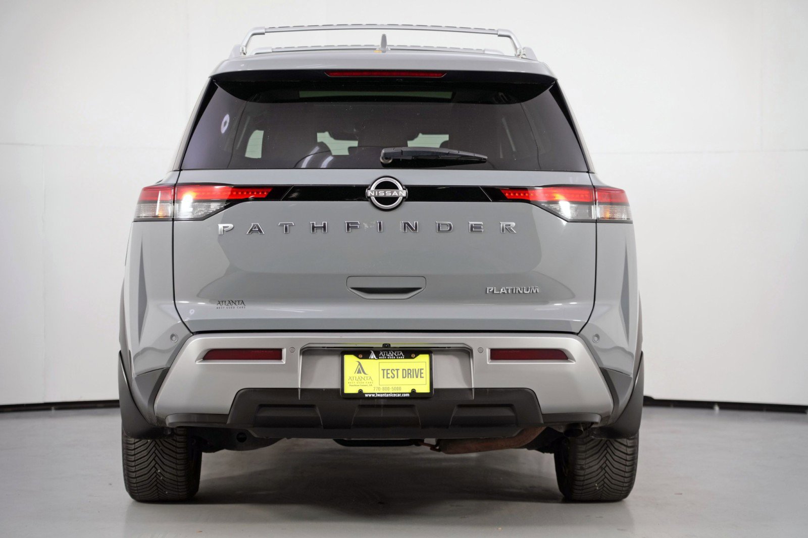 Used 2023 Nissan Pathfinder Platinum image 9