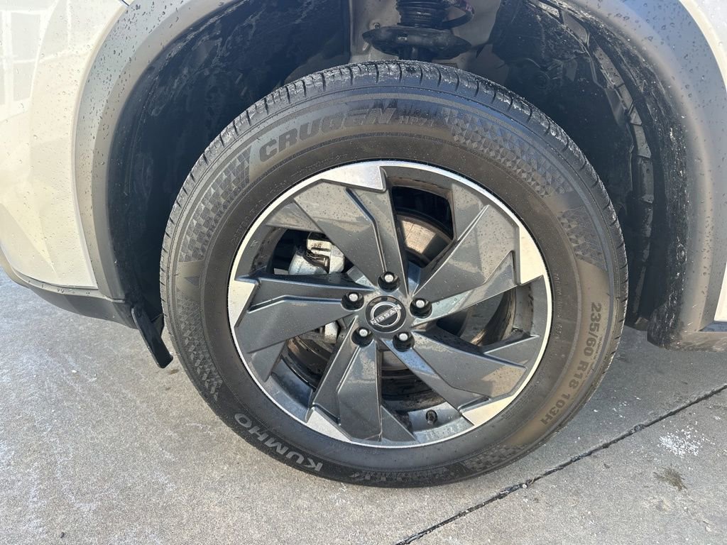 Used 2024 Nissan Rogue SV image 34