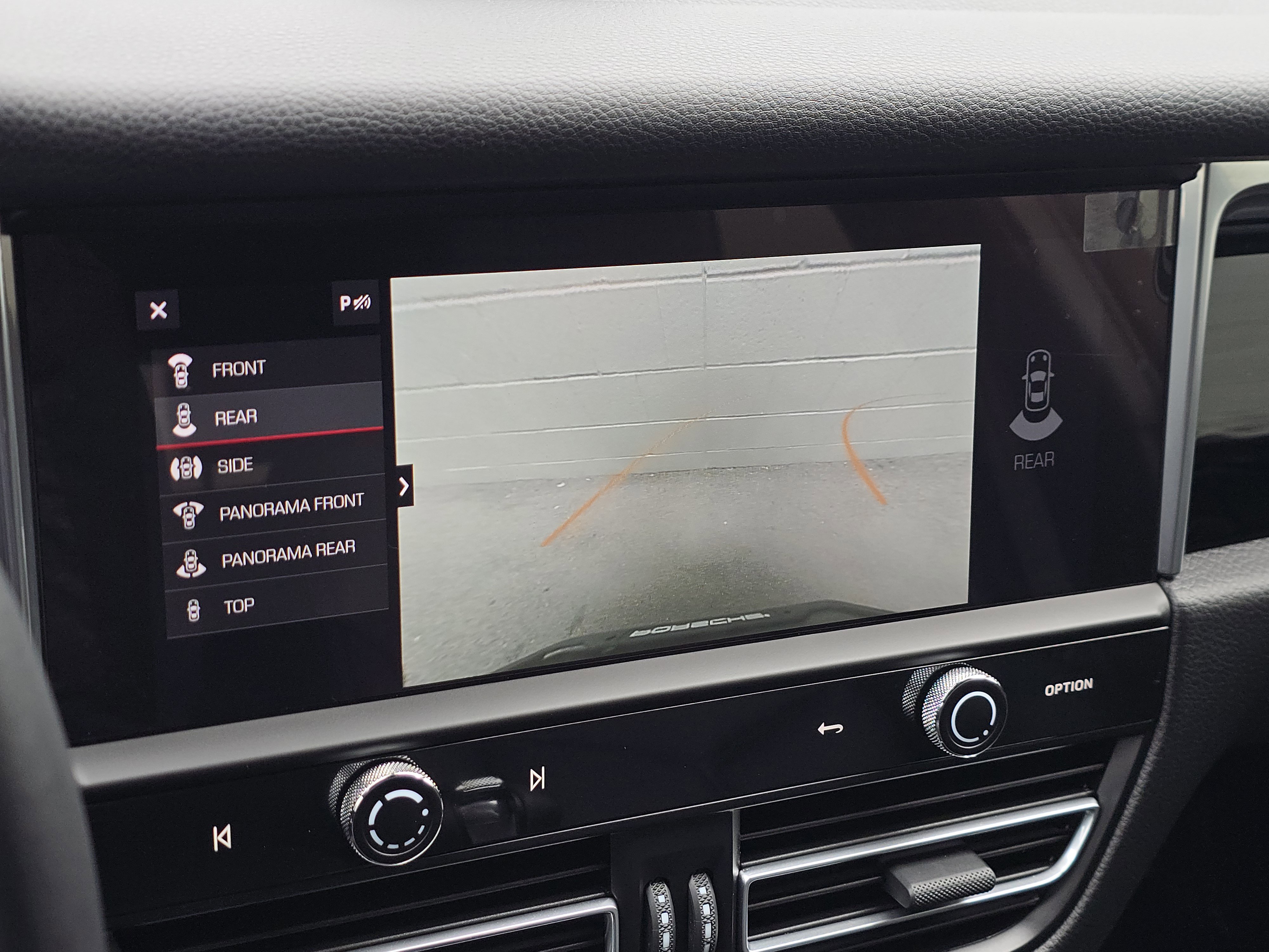 Certified 2025 Porsche Macan AWD/4WD image 12