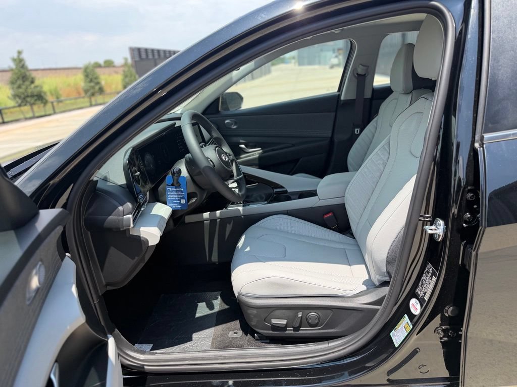 New 2026 Hyundai Elantra Limited FWD image 12