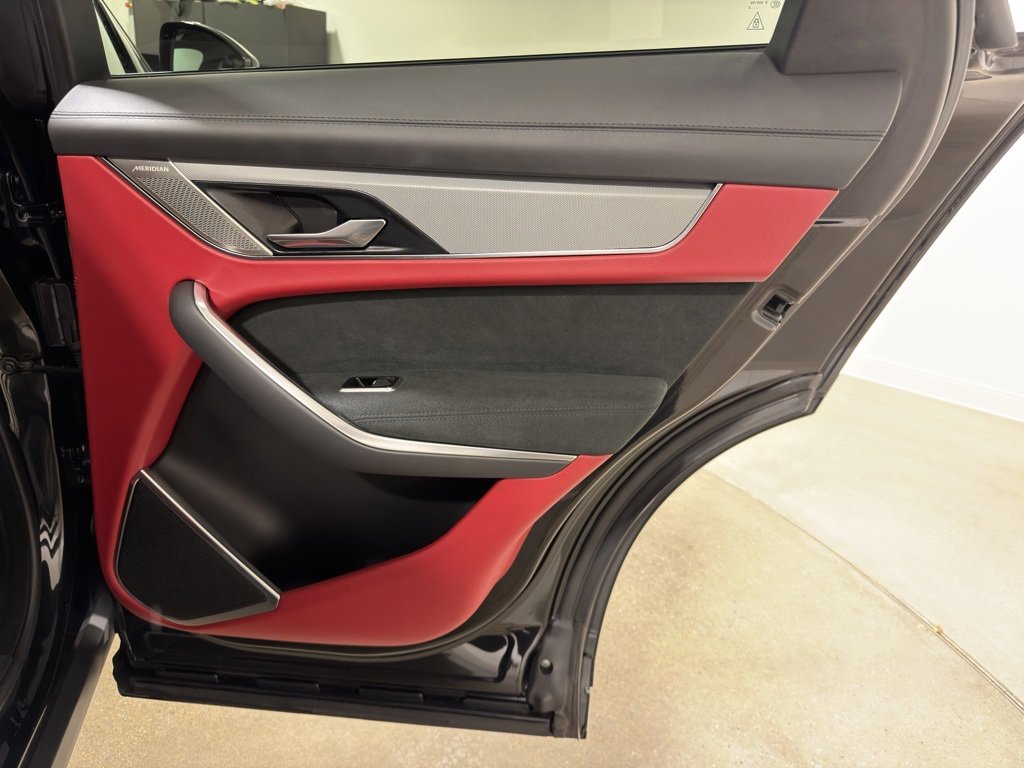 Used 2023 Jaguar F-PACE SVR image 26