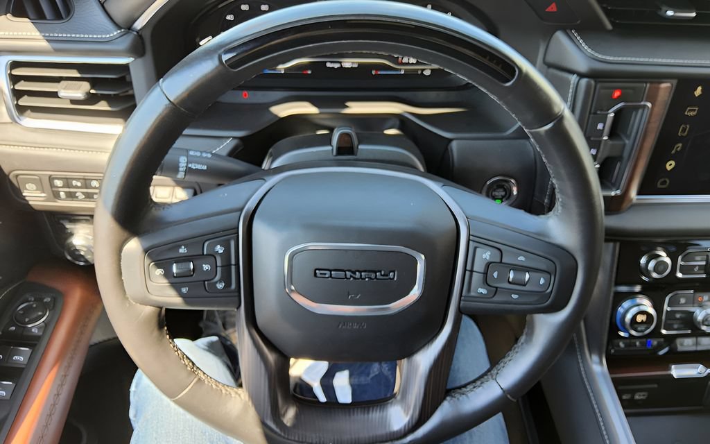 Used 2024 GMC Yukon Denali Ultimate AWD/4WD image 19