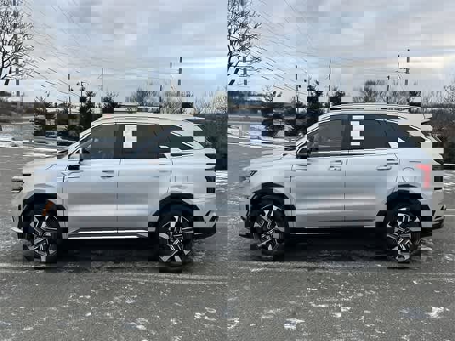 Used 2023 Kia Sorento EX image 2