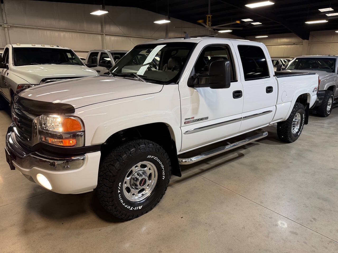 Used 2006 GMC Sierra 2500 SLT w/ Heavy-Duty Power Package AWD/4WD image 8
