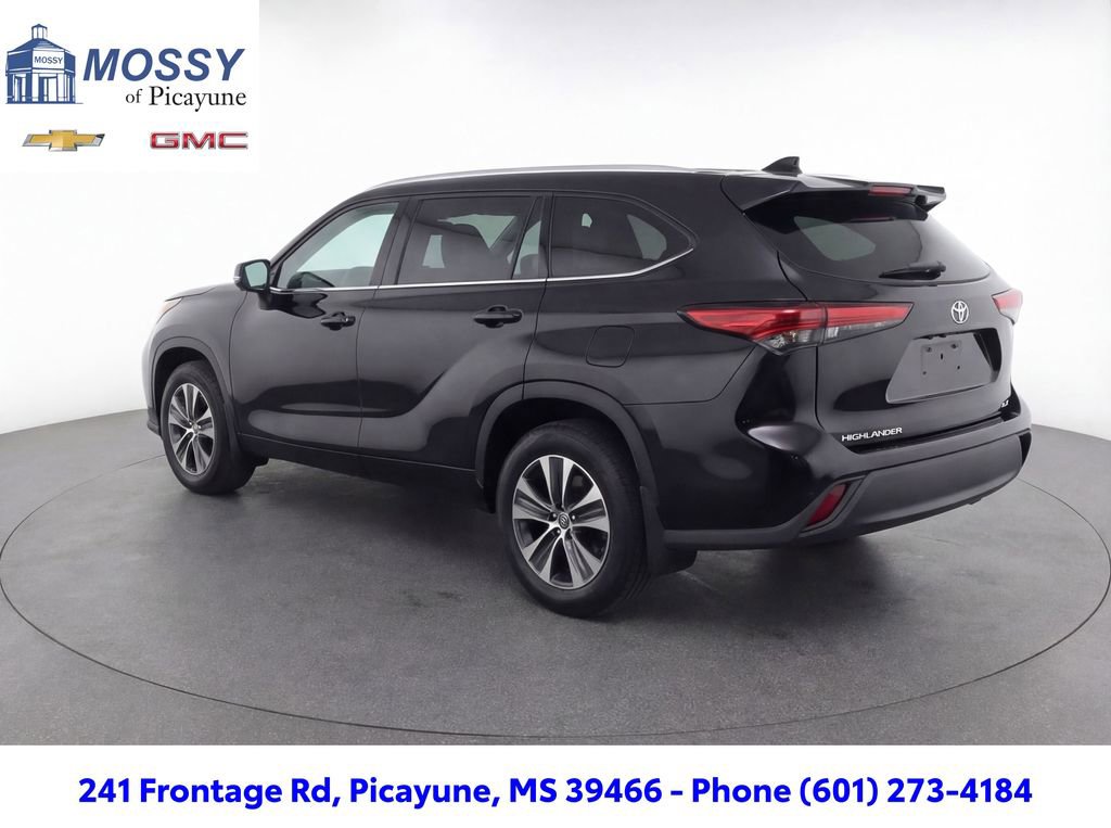 Used 2020 Toyota Highlander XLE FWD image 7