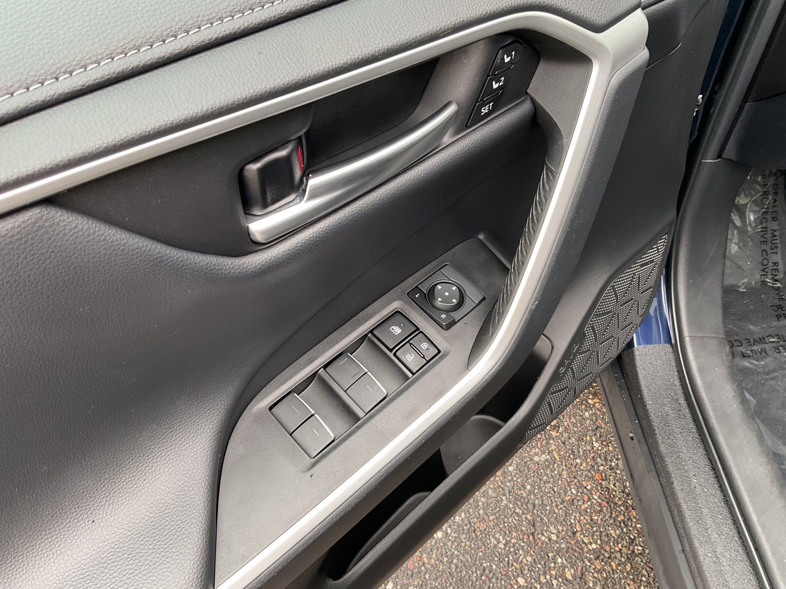 Used 2023 Toyota RAV4 Limited image 23