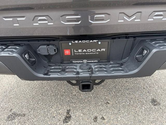 Used 2017 Toyota Tacoma TRD Sport w/ Tow Package (A/T) AWD/4WD image 10