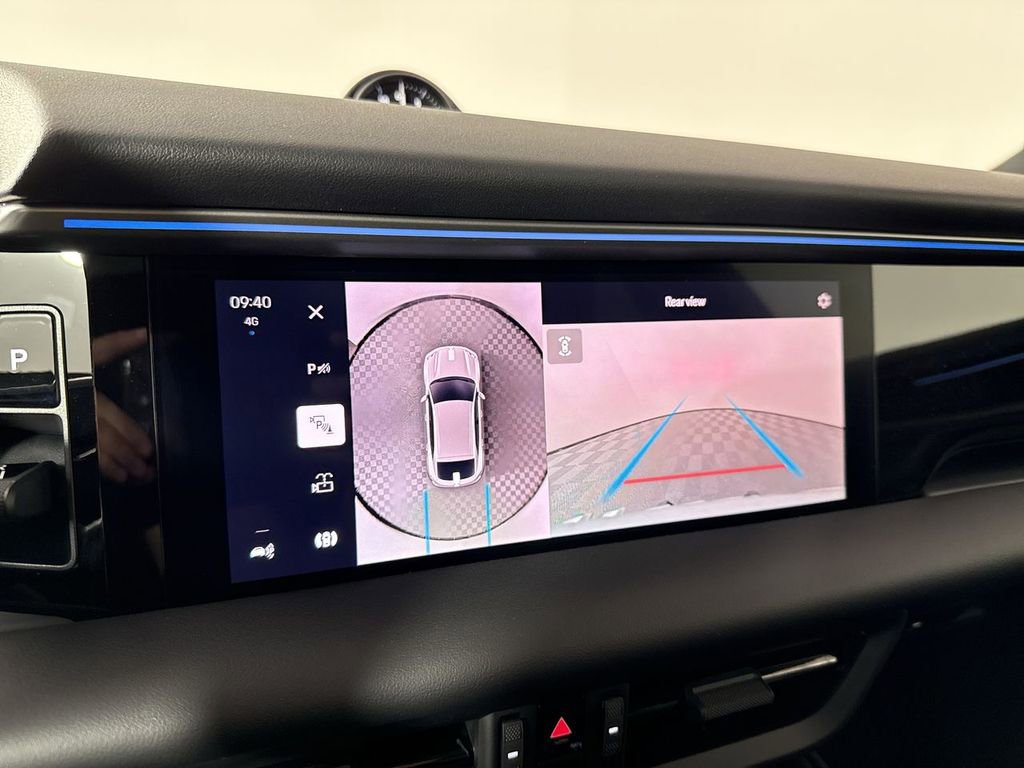 New 2025 Porsche Macan 4 Electric AWD/4WD image 31