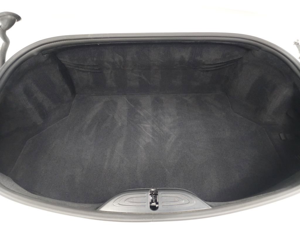 Used 2021 Aston Martin V8 Vantage Roadster RWD image 32