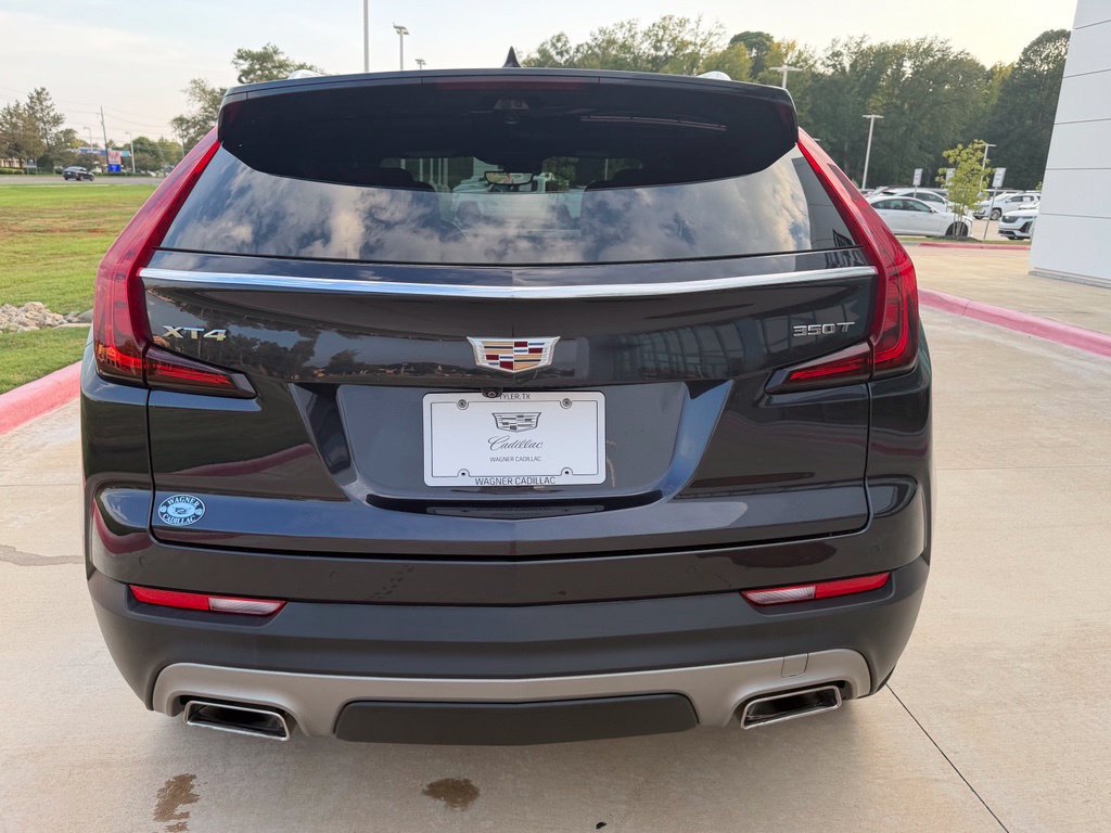 Used 2022 Cadillac XT4 Premium Luxury w/ Enhanced Visibility Package FWD image 5