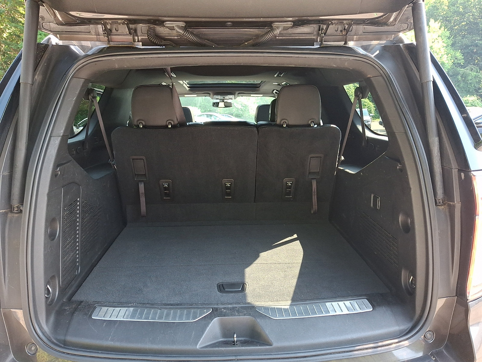 Used 2021 Chevrolet Suburban RST w/ Max Trailering Package AWD/4WD image 32
