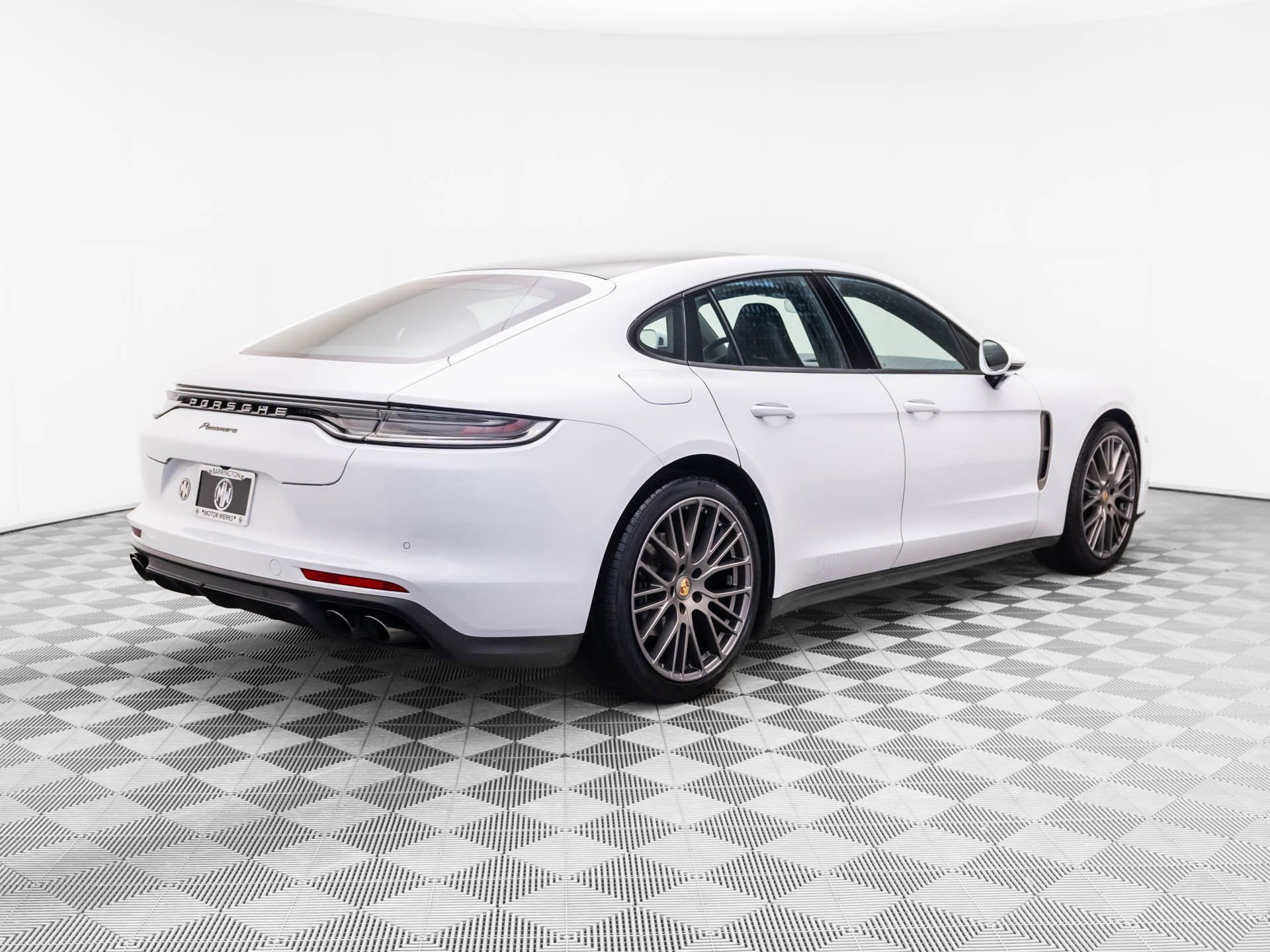 Certified 2023 Porsche Panamera Platinum Edition image 8
