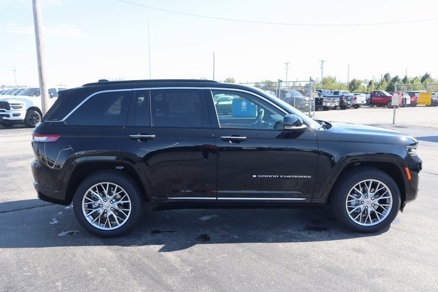 New 2025 Jeep Grand Cherokee Summit image 3