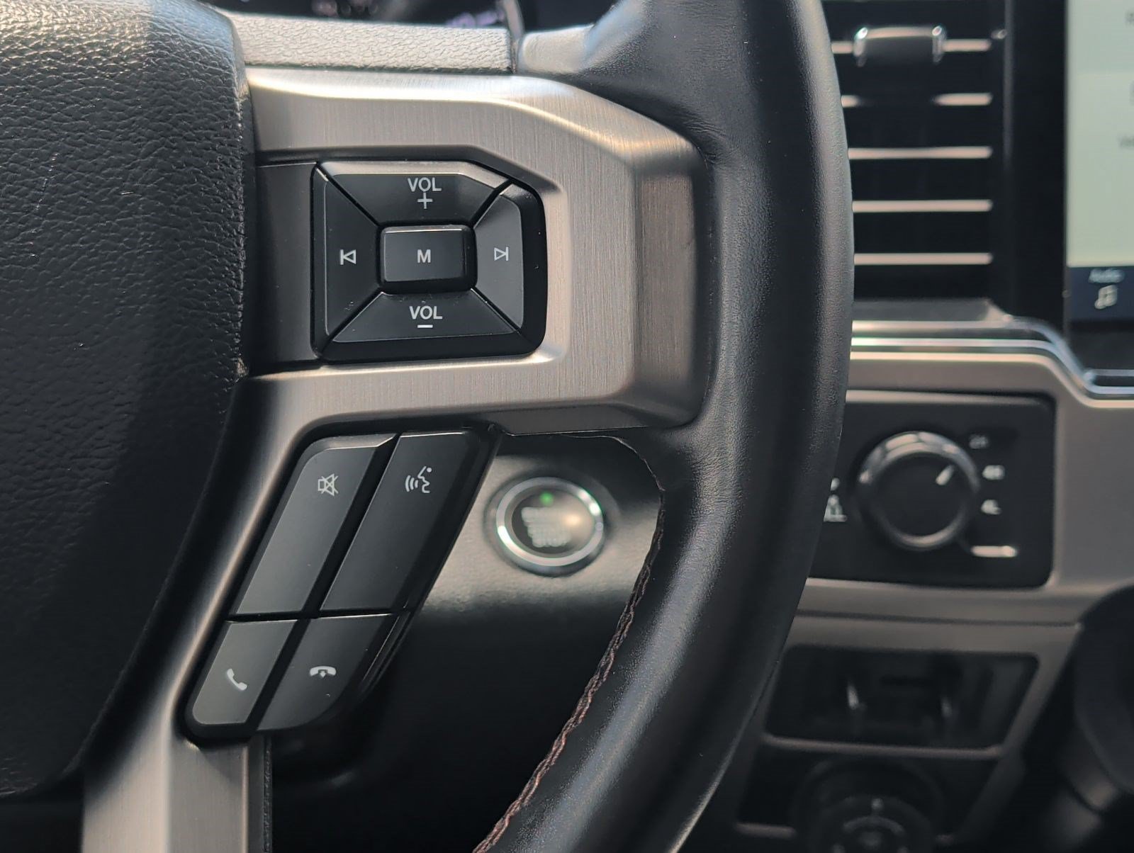 Used 2022 Ford F250 Platinum w/ FX4 Off-Road Package AWD/4WD image 15